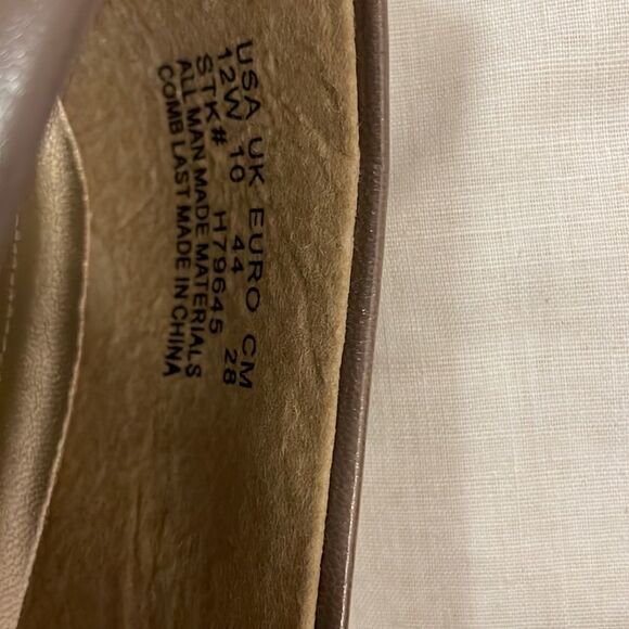 SOFT STYLE TAN LOW HEELS. NEW - Picture 6 of 10